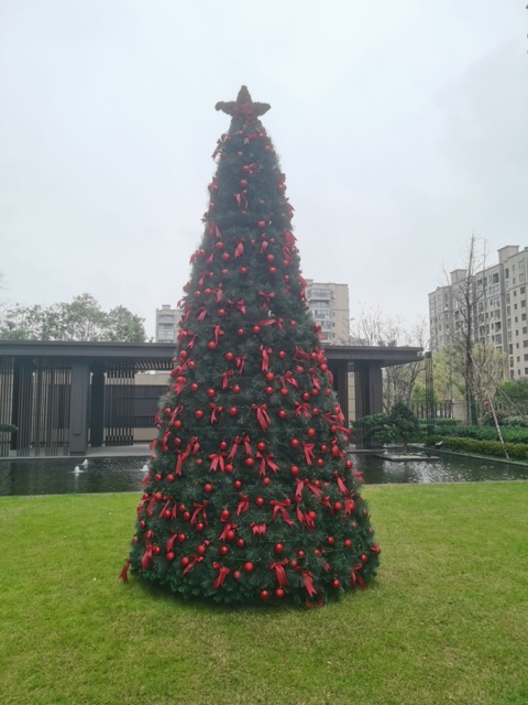 Giant PVC Artificial Christmas Tree with Red Decorations for Commercial Displays